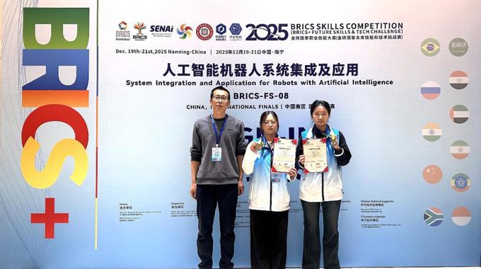 国际摘银！麻豆网
学子闪耀金砖国家大赛